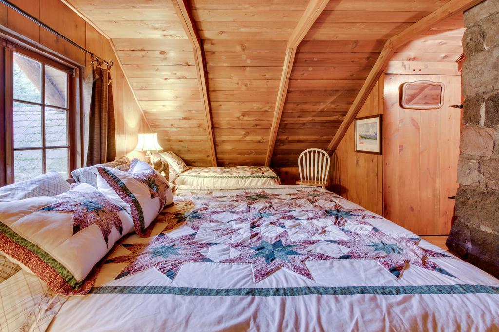 Zoe'S Log Cabin Welches Exterior foto