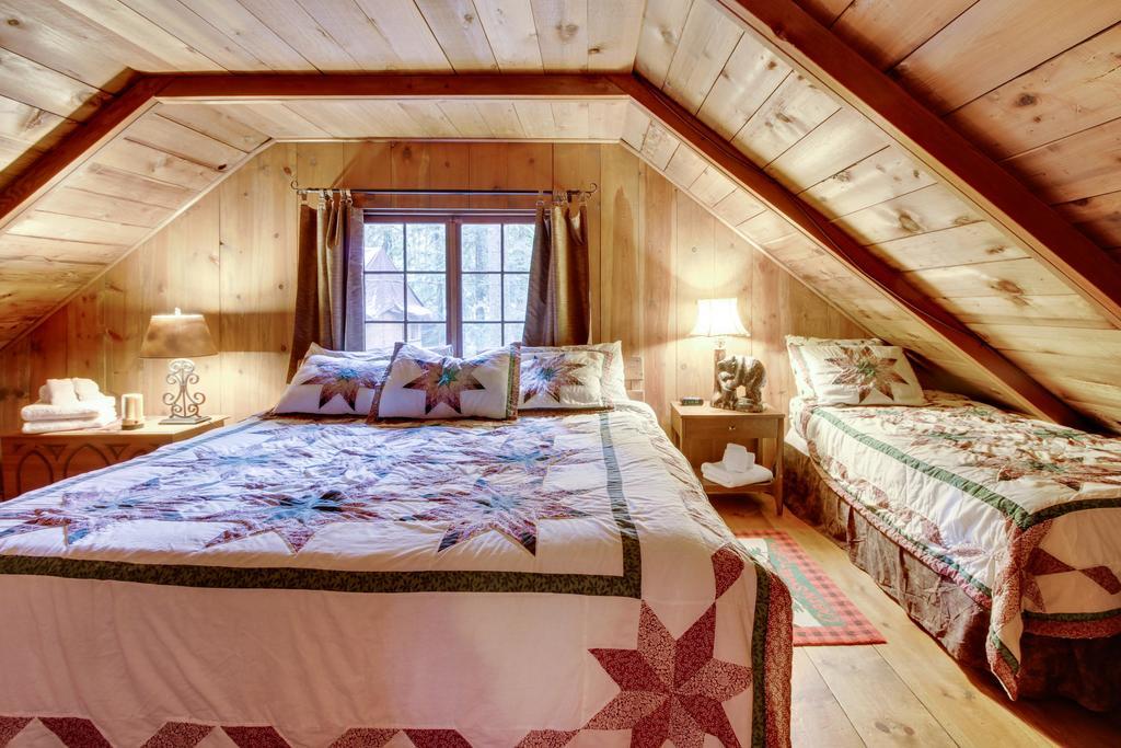 Zoe'S Log Cabin Welches Exterior foto